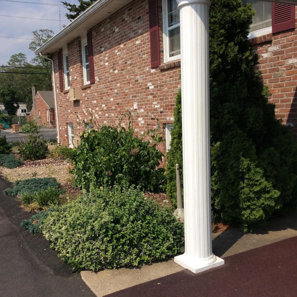 Wickford Motor Inn - photo 24