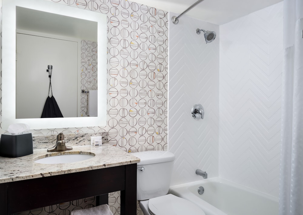 Holiday Inn Boston Dedham Hotel & Conference Center by IHG - photo 19