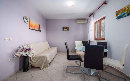 Apartment Drenje 1 — 4-Star Luxury Hotel in Drenje, Croatia