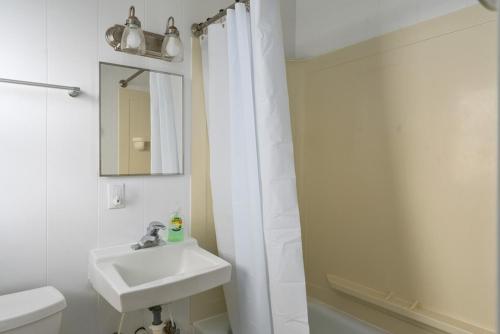 Admiral's Quarters by Oak Island Accommodations - photo 28