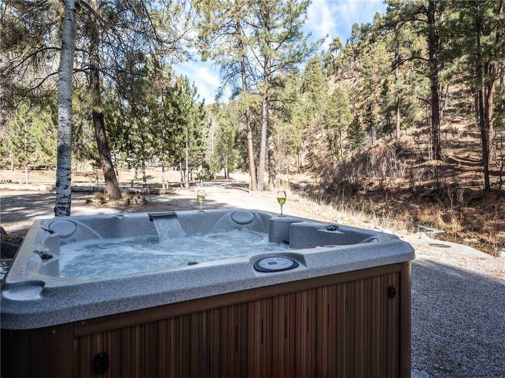 Midtown Riverfront Complex 10 Bedrooms 2 Hot Tub Sleeps 28 - photo 7