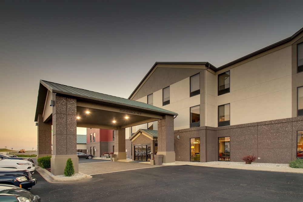 Holiday Inn Express & Suites Lebanon by IHG - photo 40