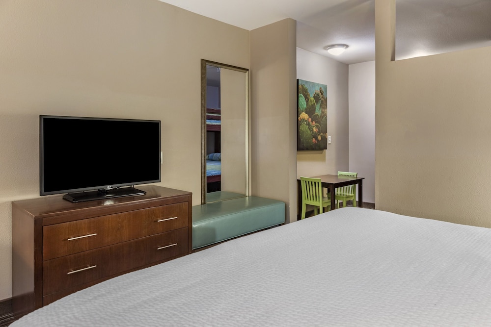 Holiday Inn Express & Suites Indio Coachella Valley by IHG - photo 36
