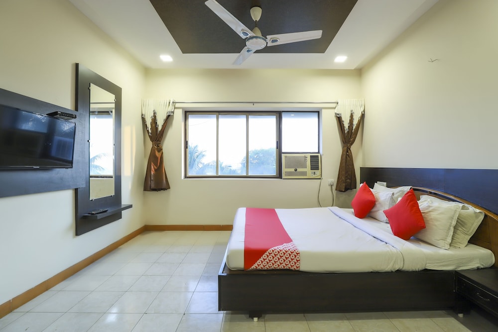 Oyo 62100 Hotel Hill Top in Daman, India