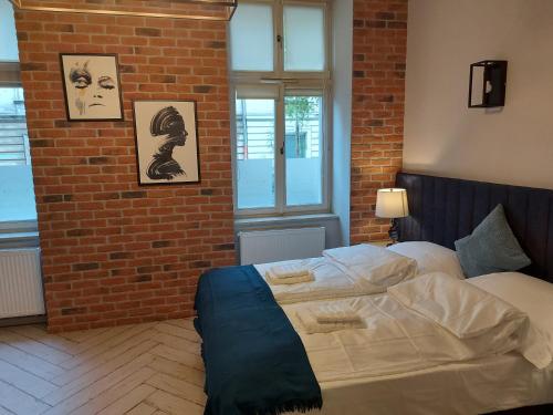 JUWEL Uroczy Apartament 2A Stare Miasto Kraków — 4-Star Luxury Hotel in Krakow, Poland