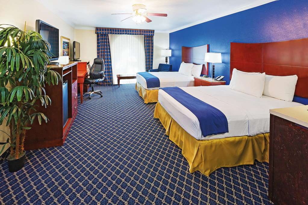 La Quinta Inn & Suites by Wyndham Dalhart - photo 30