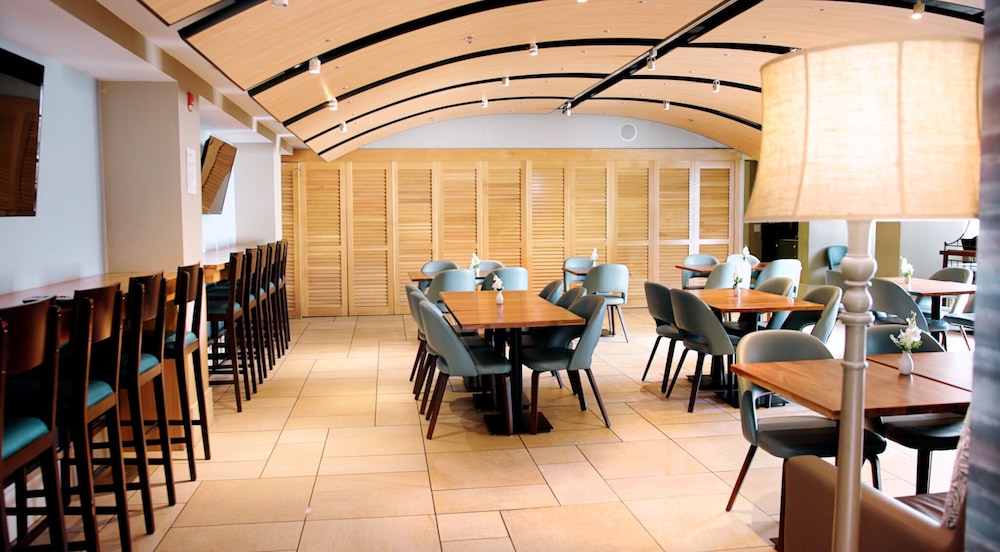 Crowne Plaza Charleston Airport Conv Ctr by IHG - photo 43