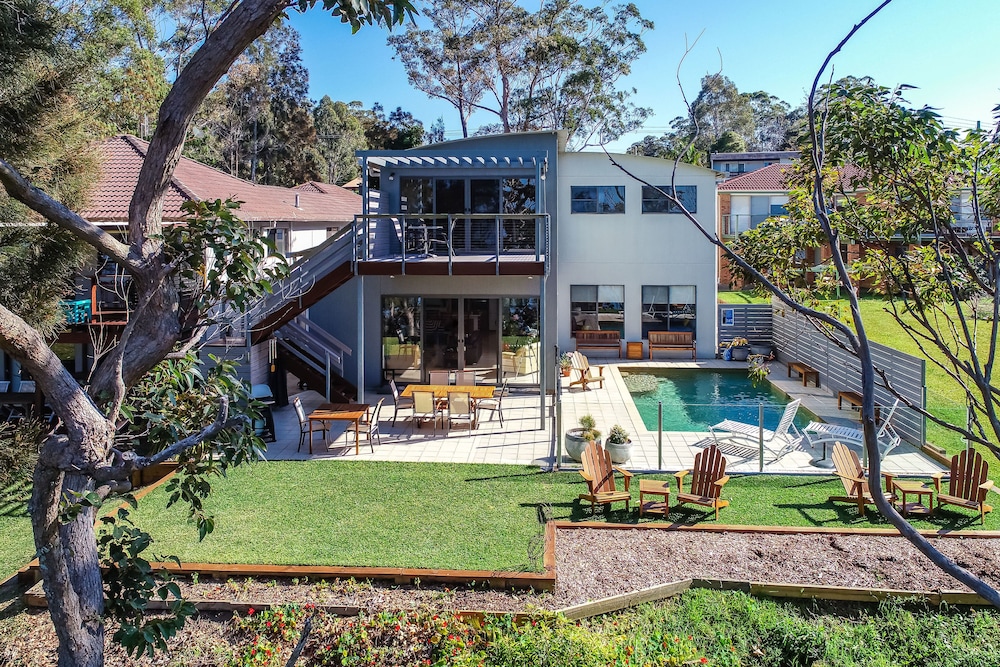 The Edgewater Bed & Breakfast — 4-Star Luxury Hotel in Sanctuary Point, Australia