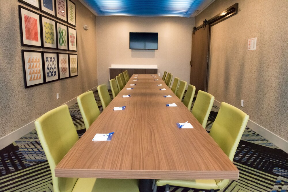 Holiday Inn Express & Suites Warsaw E Center by IHG - photo 34