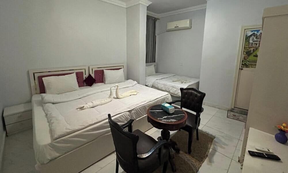Falcon pyramids inn - last minute hotel in Giza