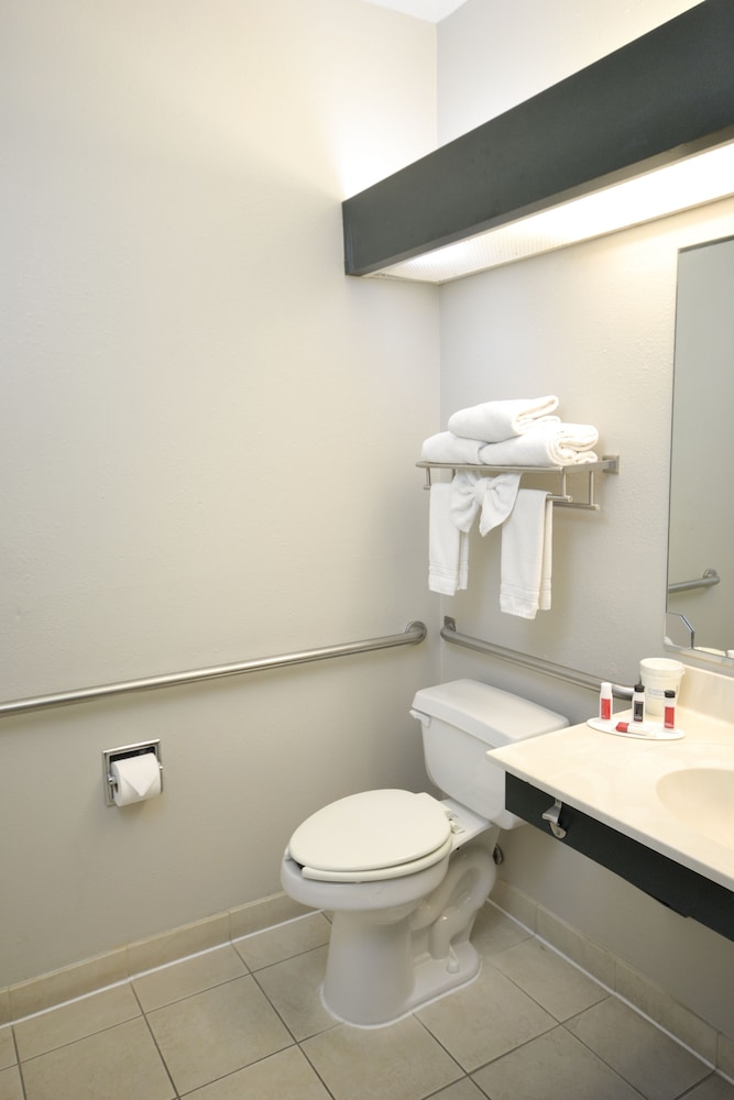 Days Inn & Suites by Wyndham Airport Albuquerque - photo 23