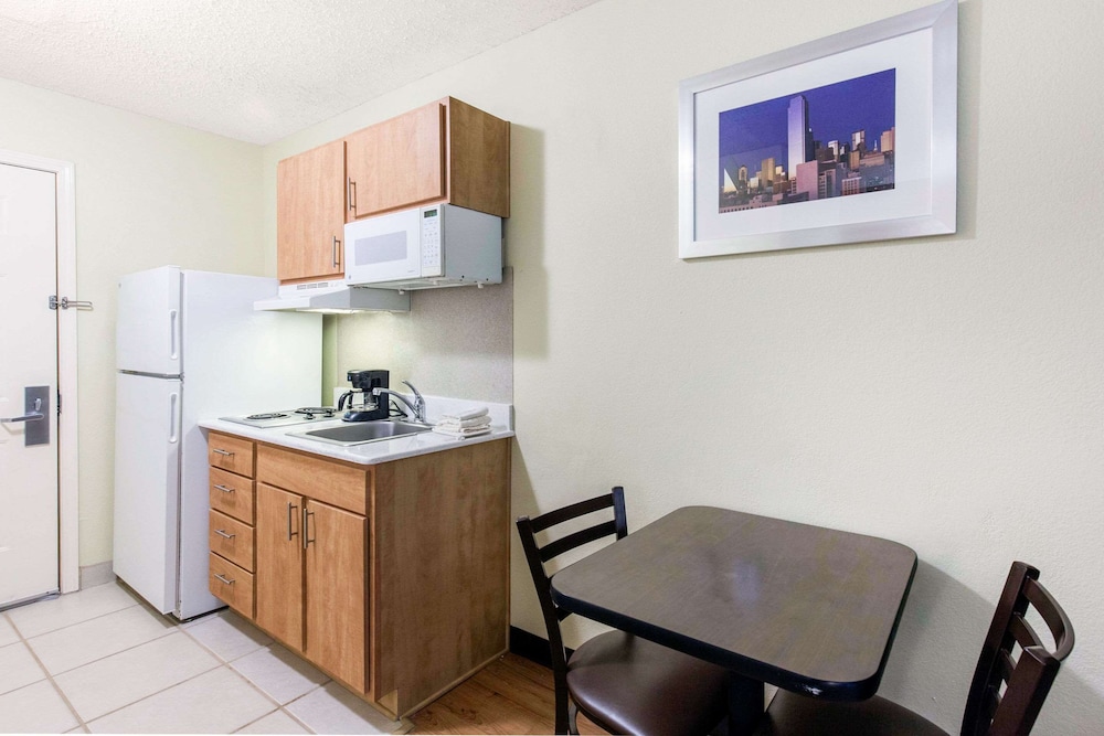 Hawthorn Extended Stay by Wyndham Lewisville - photo 8