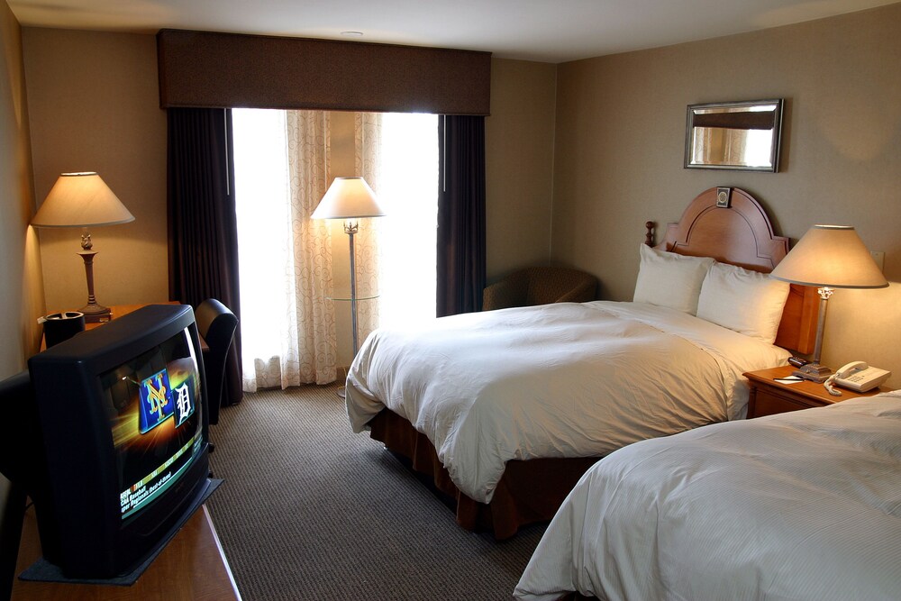 Ambassador Inn - photo 5