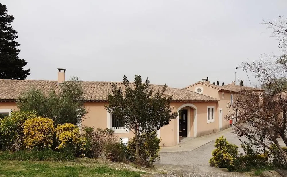 Résidences de Métifiot Apart Hôtel in Saint-Remy-De-Provence, France