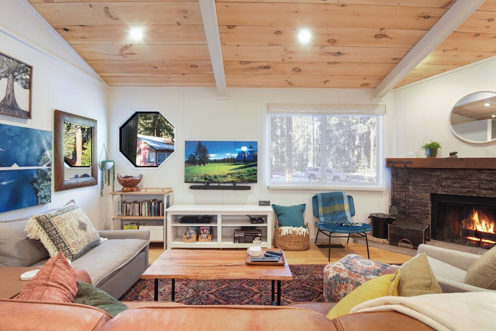 Pino Point Steps to Tahoe Beaches in Kings Beach, United States