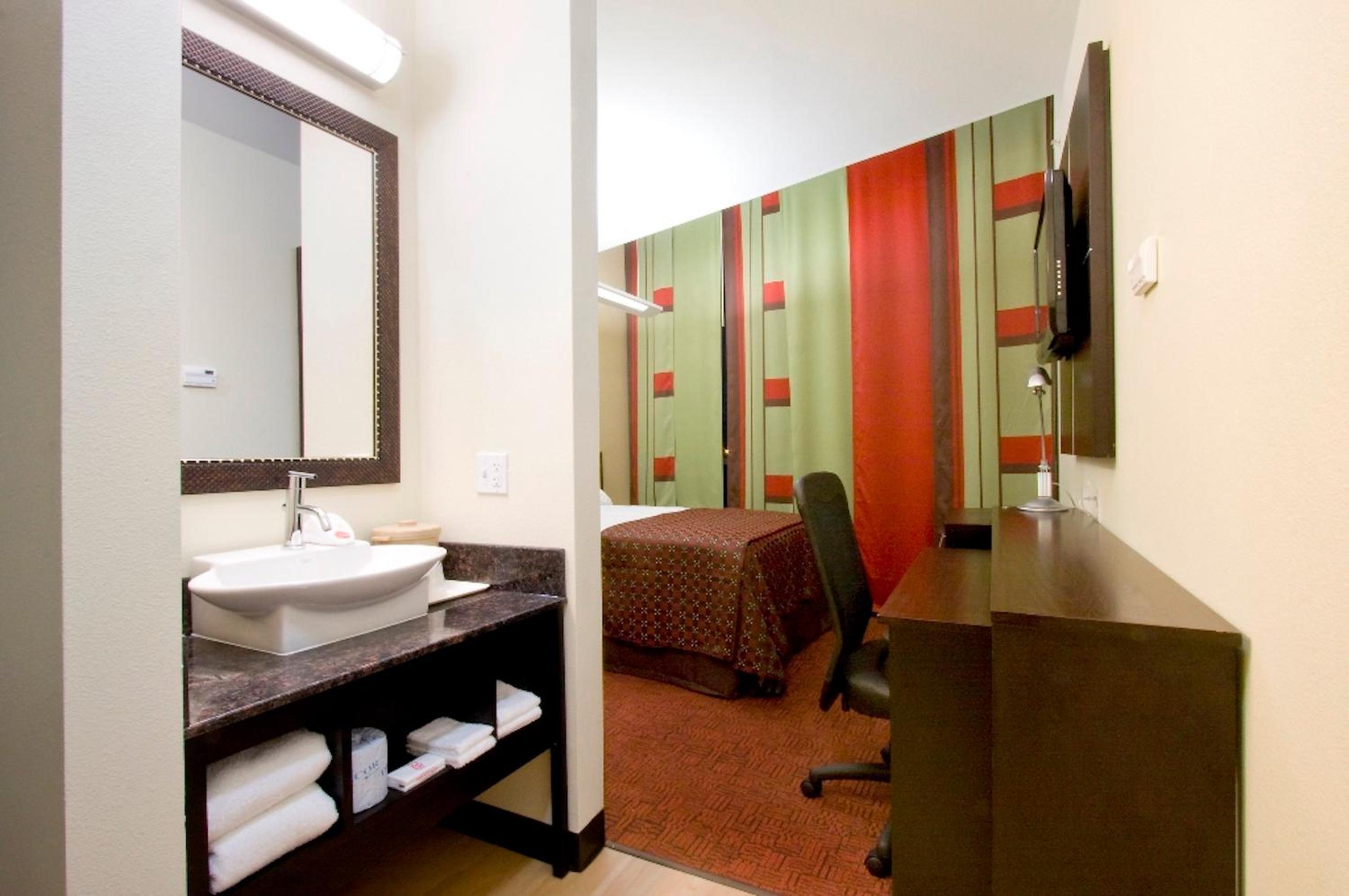 Red Roof Inn & Suites Beaumont - photo 11