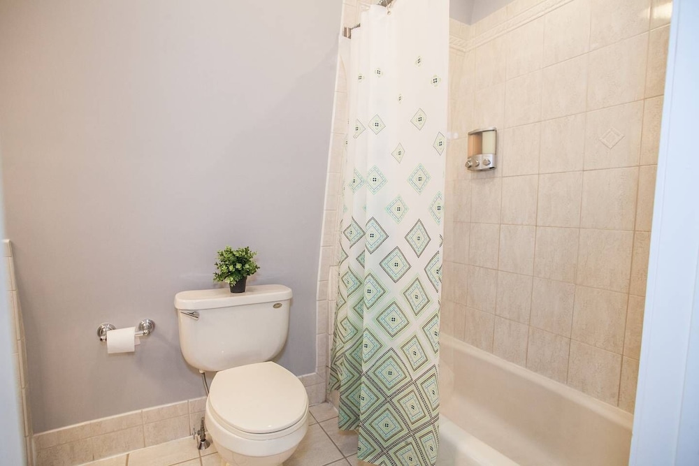 Central Boston 5 Bed 2 Bath North End sleeps 10 - photo 29