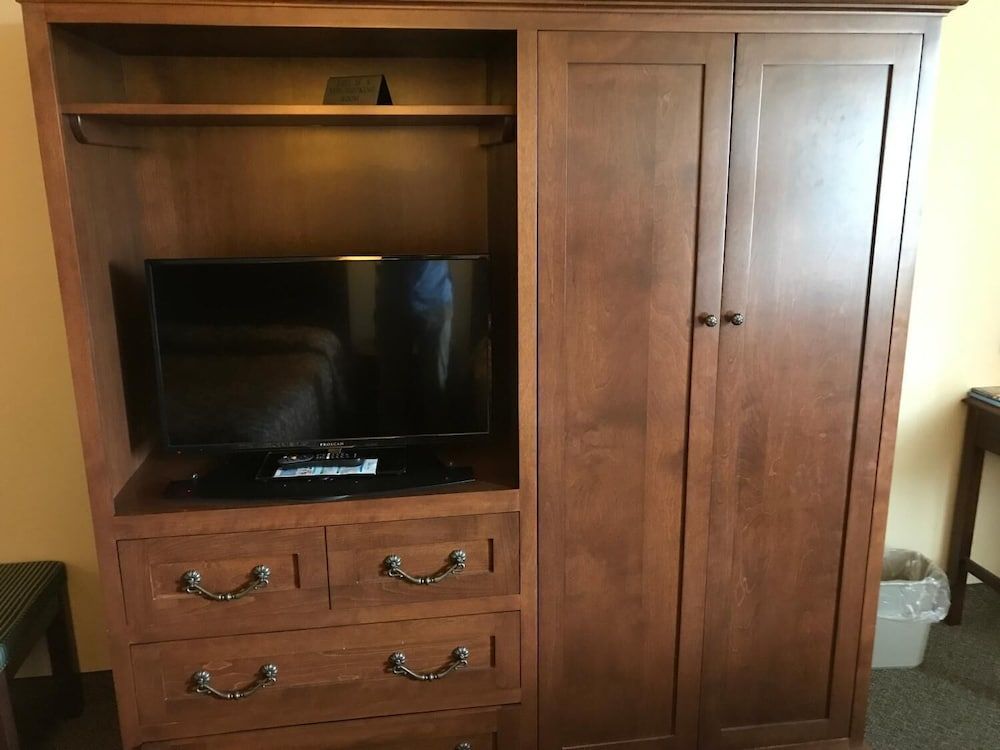 Warwick Inn And Suites - photo 12