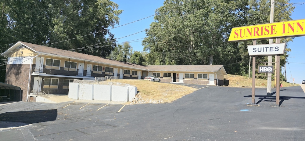 Sunrise Inn in Paris, United States