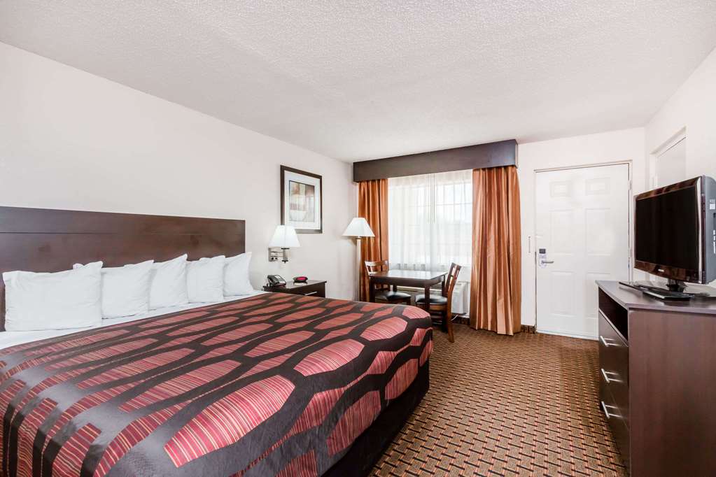 Days Inn by Wyndham Pearl Jackson Airport - photo 9