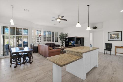 Privacy Pickleball Club House Hiking Mountains — 4-Star Luxury Hotel in Scottsdale, United States