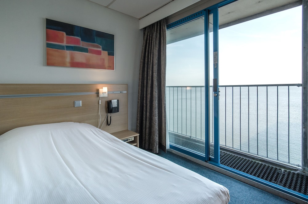 Eemshotel - carbon neutral hotel in Delfzijl