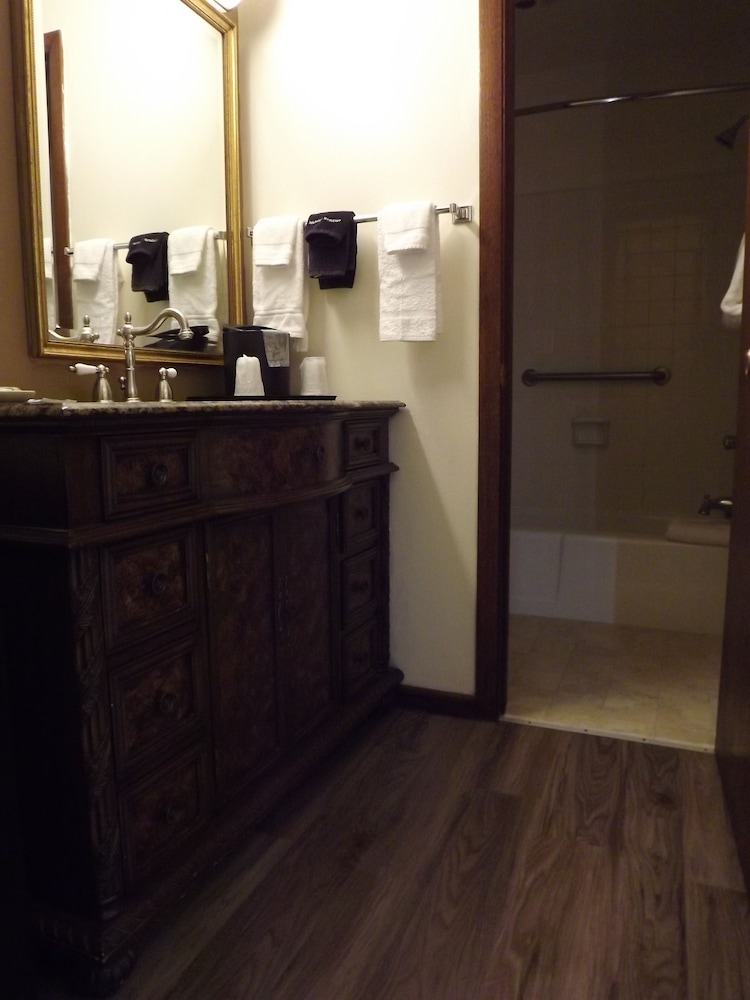 Crest Country Inn - photo 103