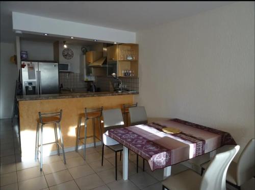 Port Dauphin Ii T3 6 Pers Piscine Parking Wifi Centre Port in Cap Dagde, France