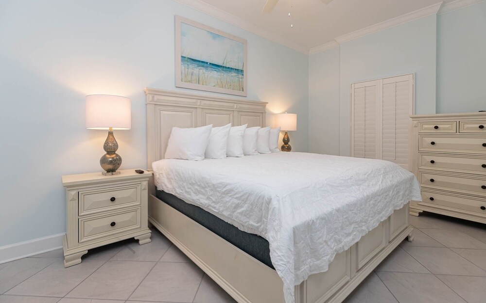 Phoenix Gulf Towers 2202 2 Bedroom Condo - photo 5
