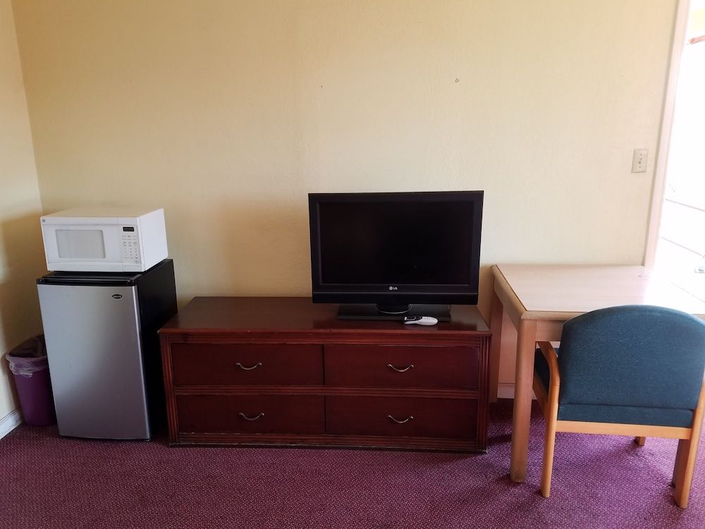 Classic Inn & Suites - photo 4