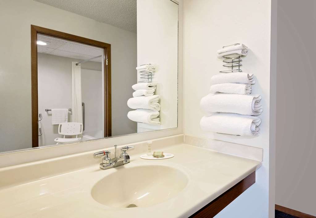 Super 8 by Wyndham Centerville - photo 10