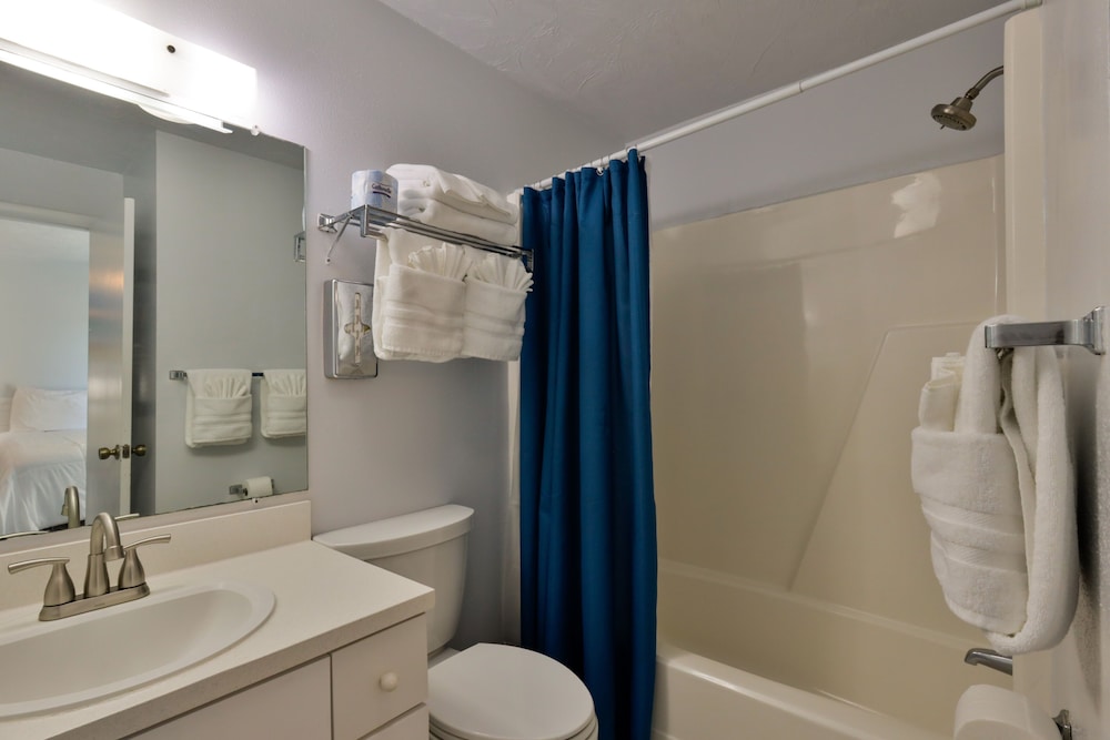 Coastal Waters Inn - photo 154