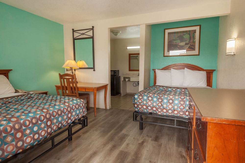 Vagabond Inn Hemet - photo 14