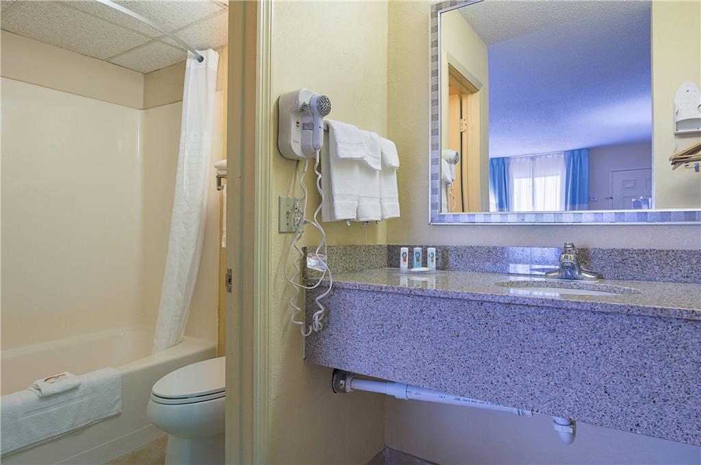 Quality Inn Calhoun North I 75 - photo 18
