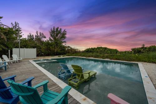 Beachfront Bungalow — 4-Star Luxury Hotel in Holmes Beach, United States