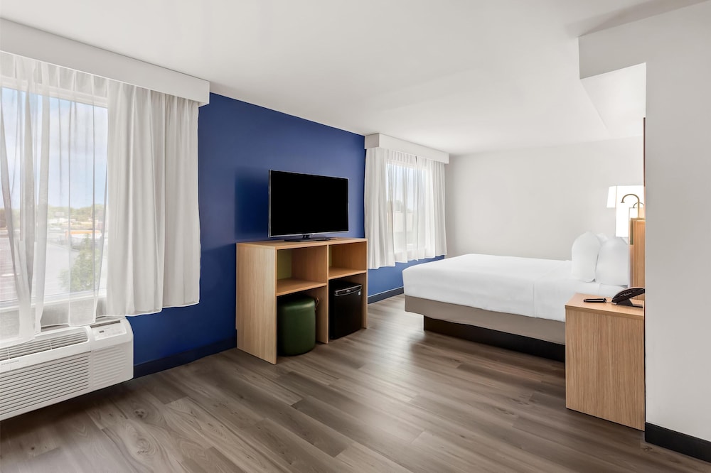 Spark by Hilton Oak Forest - photo 24