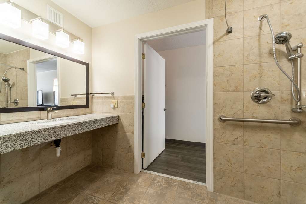 Quality Inn & Suites Vandalia near I 70 and Hwy 51 - photo 17