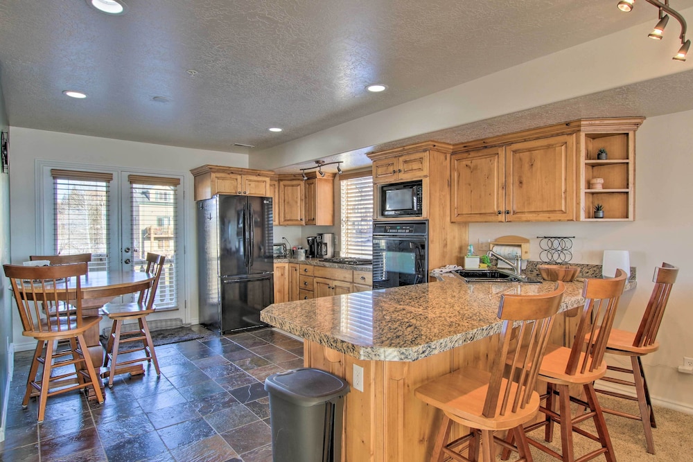 2 Condo Property with Mtn Views by Golf and Ski Resort - photo 5
