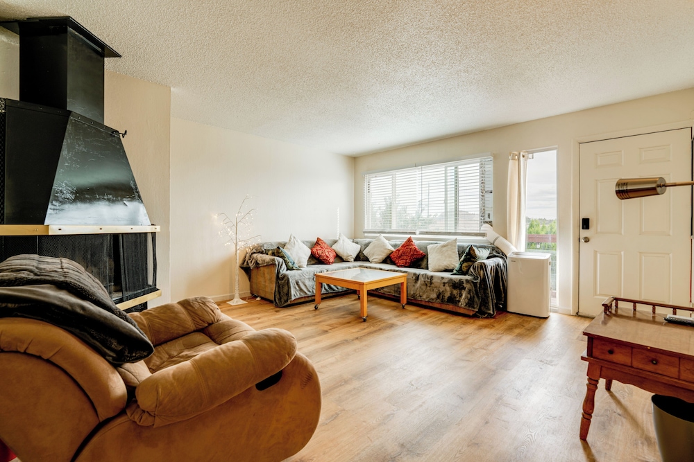 2 Mi to Dtwn Reno & Unr: City view Townhome