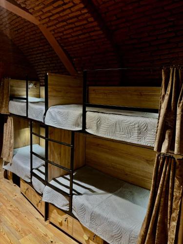 Vintage Hostel At Freedom Square