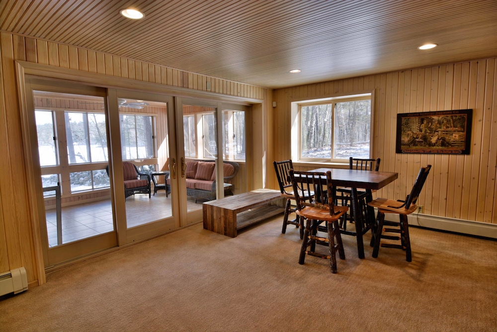 Serenity On Lake Owen 5 Bedroom Hotel Room by RedAwning - photo 10