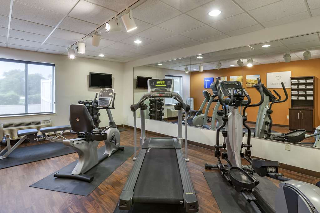 Comfort Suites Coralville I 80 - photo 30