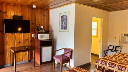 Pine Cone Motel - photo 6
