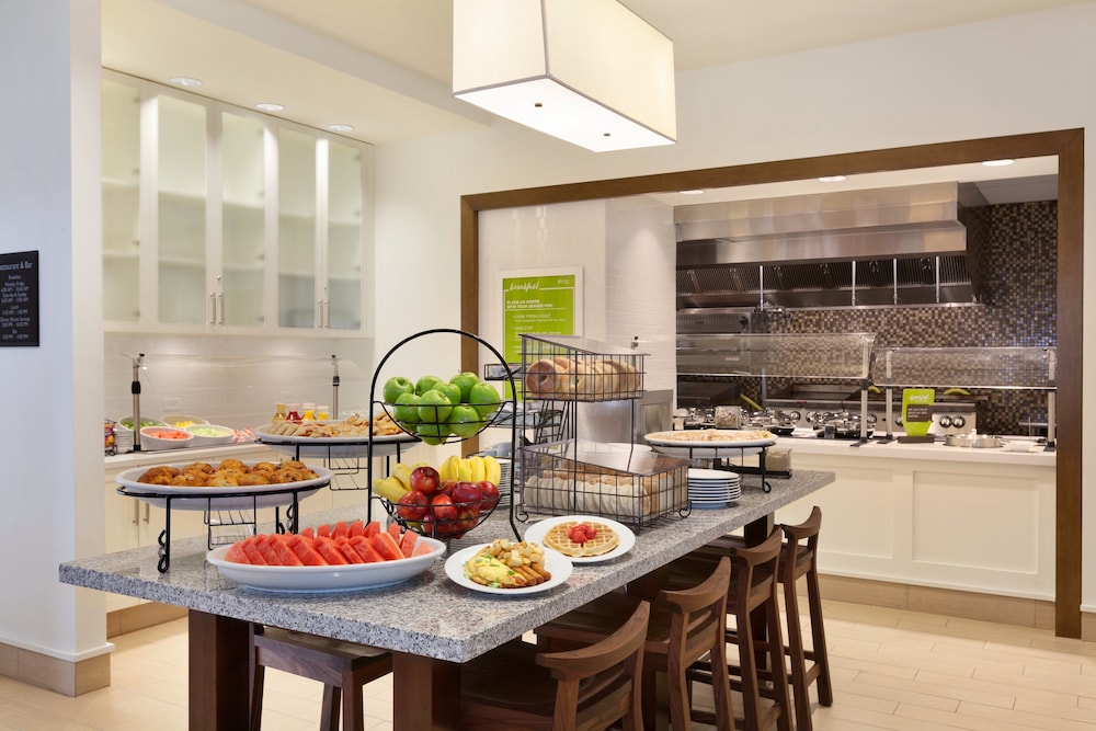 Hilton Garden Inn Boston Logan Airport - photo 41