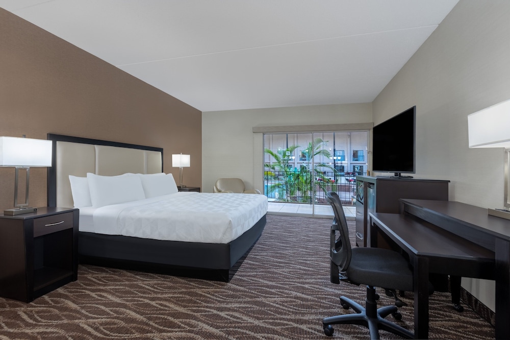 Holiday Inn Des Moines Airport Conf Center by IHG - photo 13