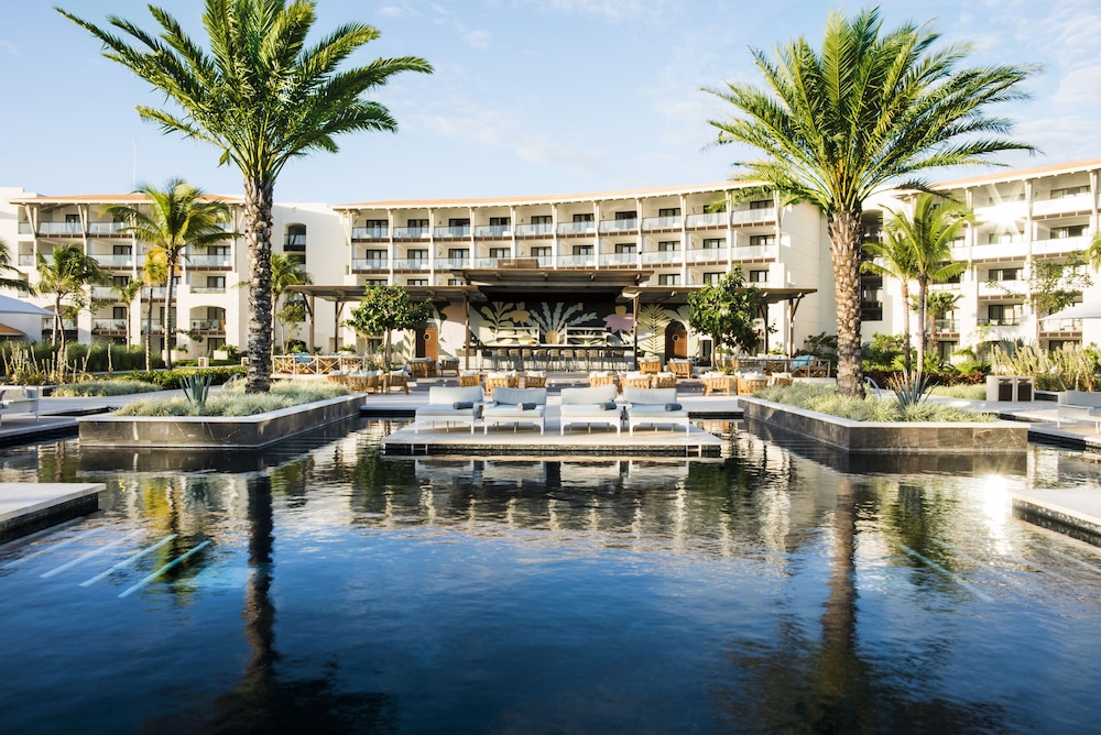 Poolside Bar