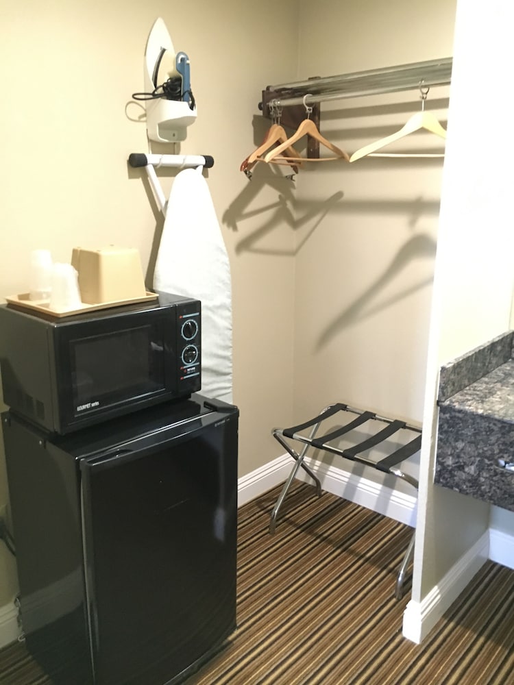 Regency Inn and Suites Moreno Valley - photo 11