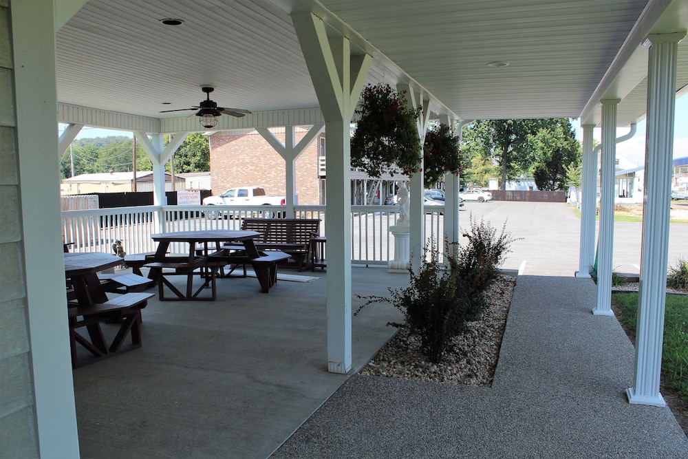 Brown's Motel Aberdeen - photo 34