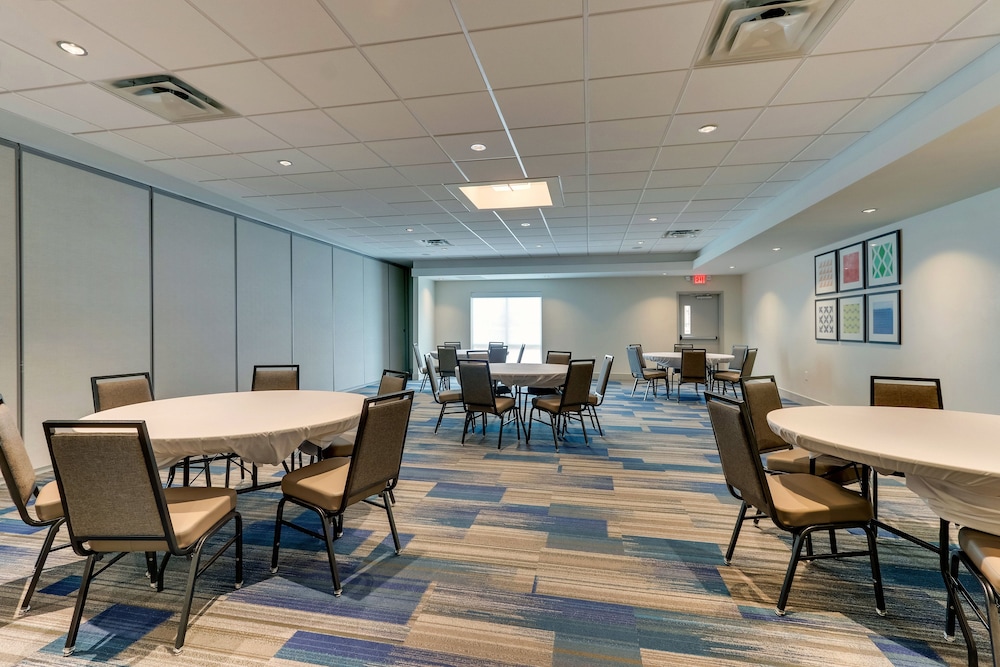 Holiday Inn Express & Suites Dawsonville by IHG - photo 66