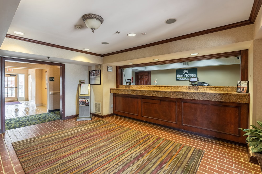 HomeTowne Studios & Suites by Red Roof Charlotte Concord - photo 3